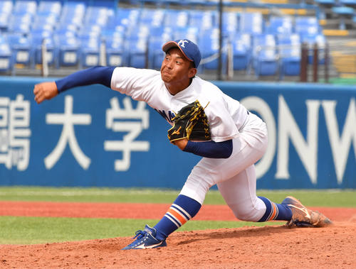 東洋大対駒大　7回途中から登板した駒大・上野（撮影・柴田隆二）
