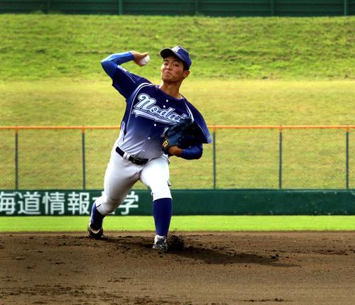 東海大北海道対東農大北海道　先発し7回4安打無失点と好投した東農大北海道の林（撮影・永野高輔）