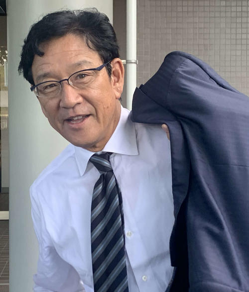 育成会議を終えて千葉の勇翔寮を出る日本ハム栗山監督（撮影・中島宙恵）