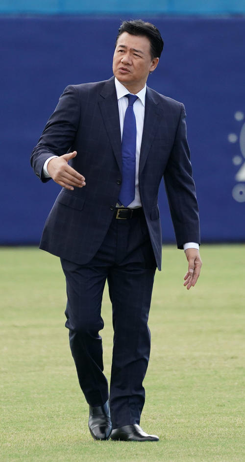 中日与田剛監督（撮影・森本幸一）
