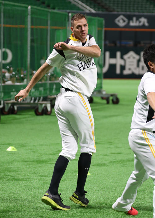 ソフトバンク対楽天　トレーニングをするバンデンハーク（撮影・栗木一考）