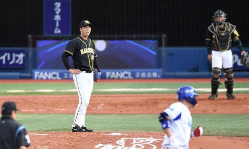 DeNA対阪神　3回裏DeNA無死、筒香に左越えソロ本塁打を浴びる青柳（撮影・鈴木みどり）
