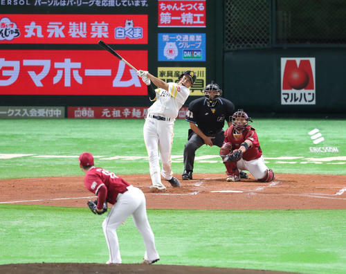 ソフトバンク対楽天　1回裏ソフトバンク2死、柳田悠岐は右越えに同点本塁打を放つ（撮影・梅根麻紀）