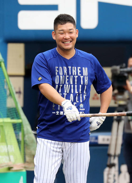DeNA対阪神　練習中、笑顔を見せるDeNA筒香（撮影・鈴木正人）