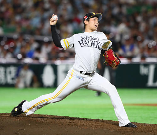 ソフトバンク対楽天　ソフトバンク3番手の石川（撮影・足立雅史）