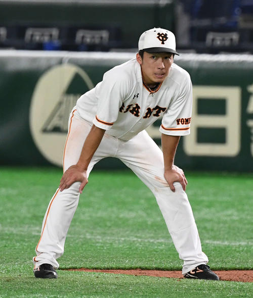 フリー打撃に合わせて走塁練習をする巨人増田大（撮影・山崎安昭）