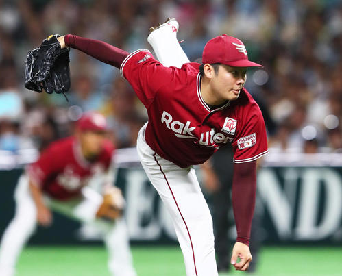 ソフトバンク対楽天 楽天3番手の松井(撮影・足立雅史)
