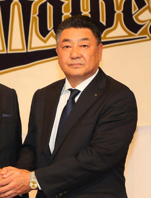 長村裕之球団本部長（2018年10月11日撮影）