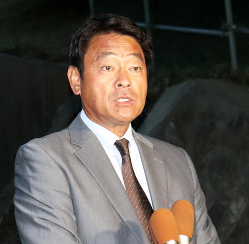 大船渡・佐々木朗希と面談した巨人長谷川スカウト部長（撮影・古川真弥）