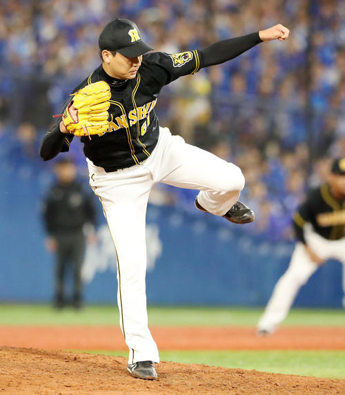 DeNA対阪神　6回裏、阪神3番手で登板する岩崎（撮影・加藤哉）