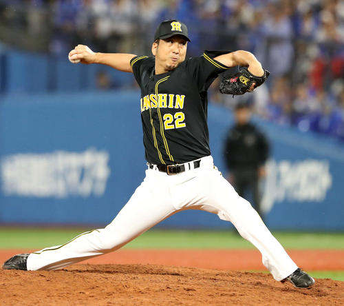 DeNA対阪神　8回裏から5番手で登板した藤川（撮影・加藤哉）