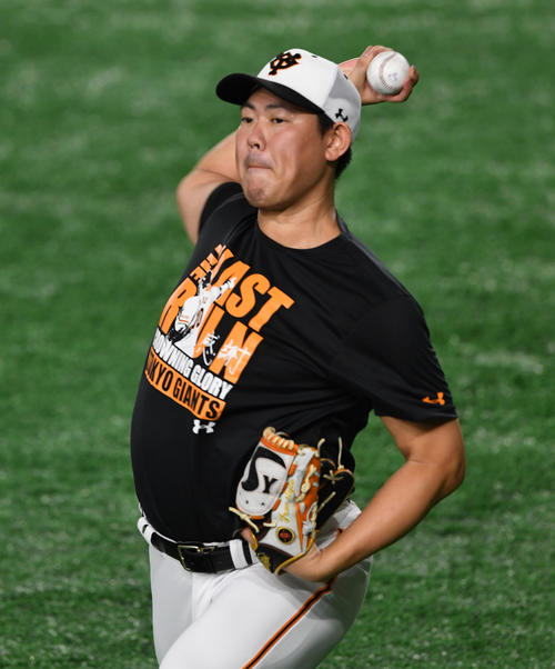 キャッチボールで調整する山口俊（撮影・奥田泰也）