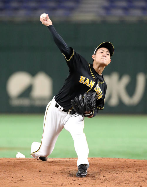投手指名練習に参加しマウンドから投球する望月（撮影・加藤哉）