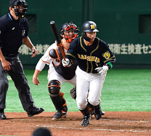 巨人対阪神　5回表阪神無死一塁、二ゴロ併殺に倒れる代打鳥谷敬（撮影・清水貴仁）