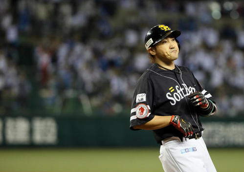 西武対ソフトバンク　6回表ソフトバンク2死満塁、内川はチャンスに遊ゴロに倒れる（撮影・栗木一考）