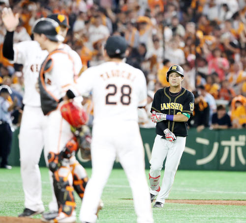巨人対阪神　9回表阪神2死満塁、木浪は三ゴロを放ち試合終了となる（撮影・加藤哉）