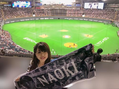 宮西選手のタオルを持ってポーズ！