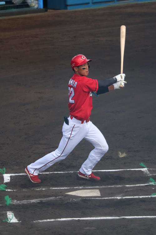 「みやざきフェニックス・リーグ」西武戦で打席に立つ広島中村奨成捕手（撮影・前原淳）
