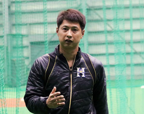 室内練習場でのランニングを終え、引き揚げる日本ハム村田（撮影・山崎純一）