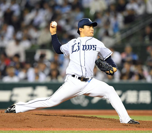 西武対ソフトバンク　5回からマウンドにあがった西武松本航（撮影・たえ見朱実）