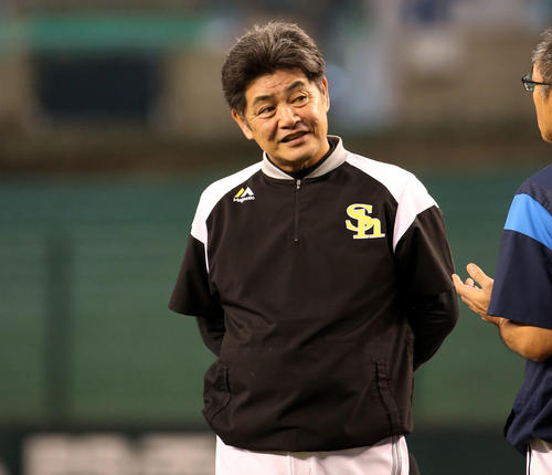 笑顔を見せる工藤監督（撮影・栗木一考）