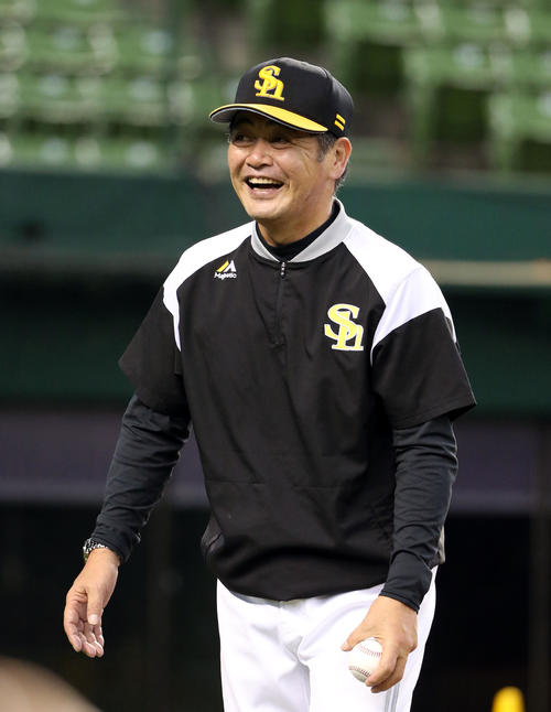 笑顔を見せる工藤監督（撮影・栗木一考）