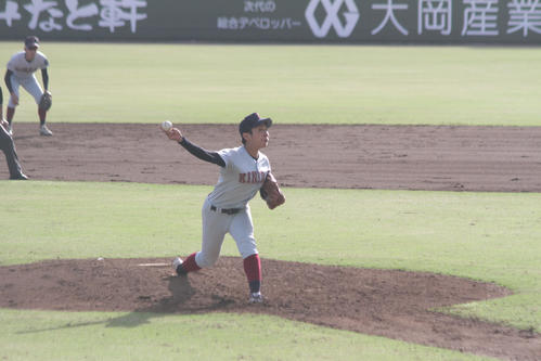 近大対関大　完投勝利の近大・村西良太（撮影・柏原誠）