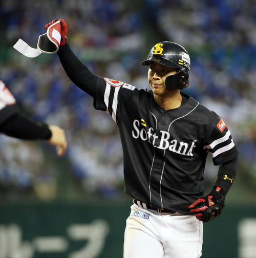 西武対ソフトバンク　7回表ソフトバンク2死三塁、今宮健太は中前適時打を放つ（撮影・栗木一考）