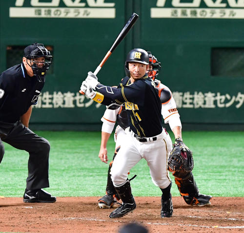 巨人対阪神　9回表阪神2死、最後は鳥谷が二ゴロで終戦となる（撮影・清水貴仁）