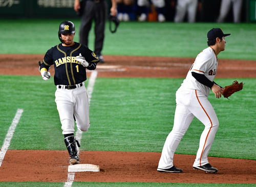 9回表阪神2死、最後は鳥谷が二ゴロで終戦となる（撮影・清水貴仁）