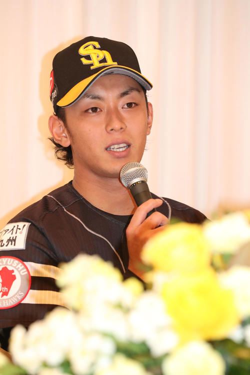 日本シリーズ進出を決めた今宮は報道陣の質問に応える（撮影・梅根麻紀）