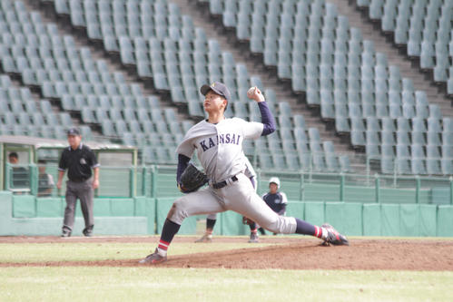 関大対近大　3番手で好救援した関大・森翔平（撮影・柏原誠）
