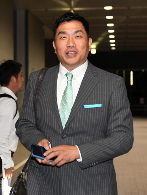 阪神の秋季キャンプで臨時コーチを務めることになり抱負を話す山本昌氏（撮影・前岡正明）