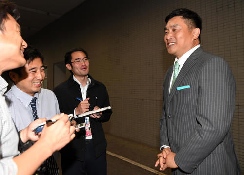 阪神の秋季キャンプで臨時コーチを務めることになり抱負を話す山本昌氏（撮影・前岡正明）