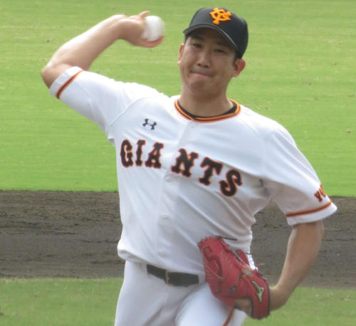 フェニックスリーグ韓国・斗山戦で1カ月ぶりの実戦登板を果たし、6回1失点の巨人菅野（撮影・桑原幹久）