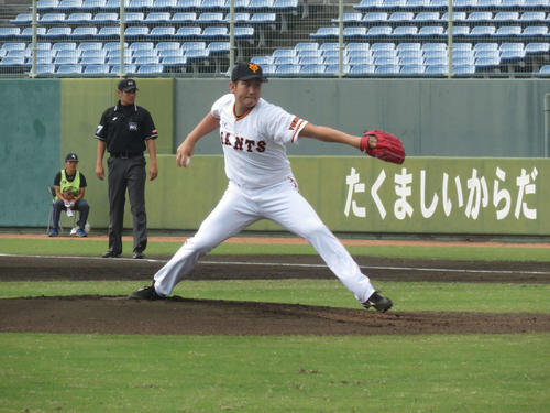 フェニックスリーグ韓国・斗山戦で1カ月ぶりの実戦登板を果たし、6回1失点の巨人菅野（撮影・桑原幹久）