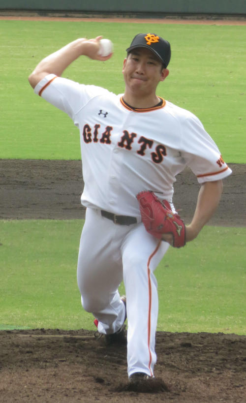 フェニックスリーグ韓国・斗山戦で1カ月ぶりの実戦登板を果たし、6回1失点の巨人菅野（撮影・桑原幹久）