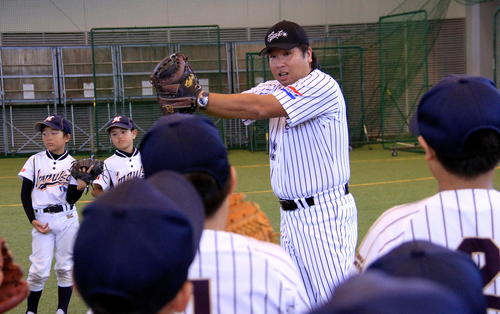 手を伸ばしたままでは、ミットは大きな音を発しない