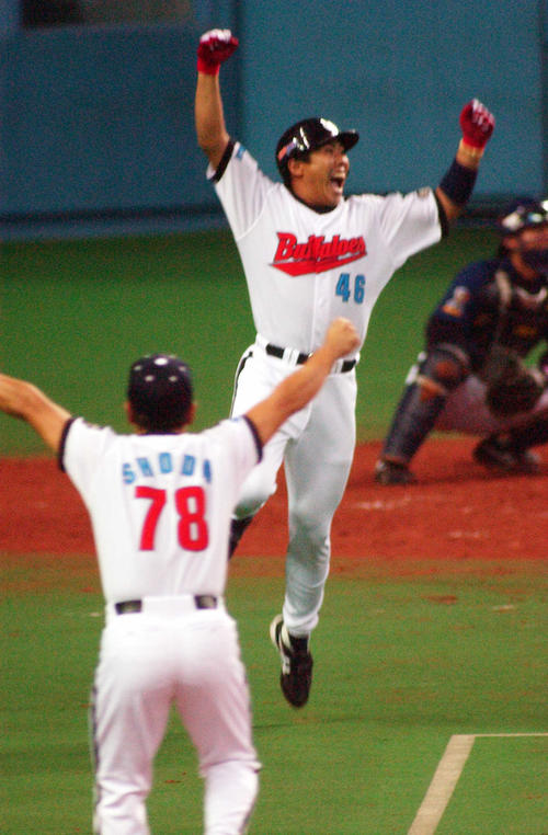 01年9月、オリックス戦の9回裏、代打サヨナラ満塁本塁打を放ち、12年ぶりのリーグ優勝を決めた北川
