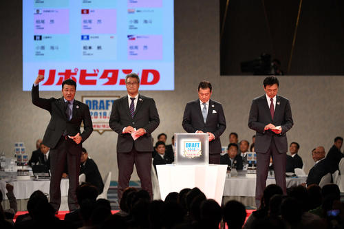 昨年のドラフトで4球団競合の末根尾を引き当てた中日与田監督