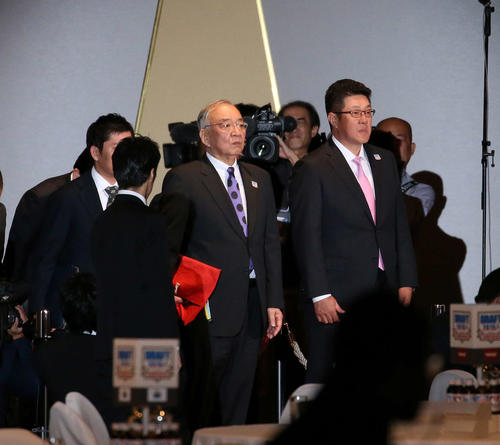 プロ野球ドラフト会議2019　広島佐々岡真司監督ら（撮影・河野匠）