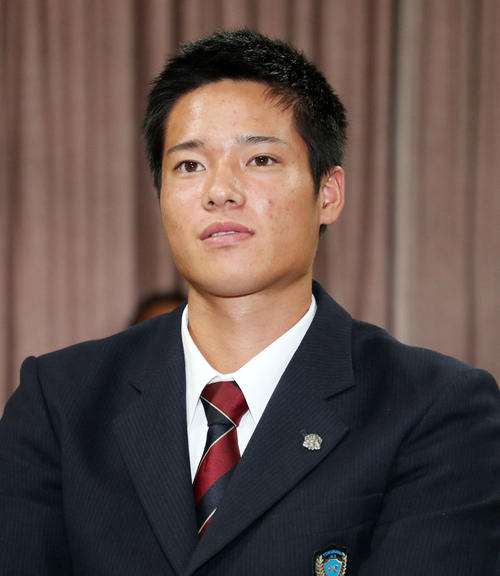広島4位指名された時の花咲徳栄・韮沢（撮影・鈴木正人）