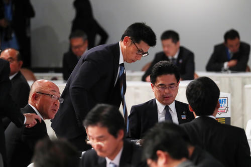 会場を後にする阪神矢野監督（撮影・足立雅史）