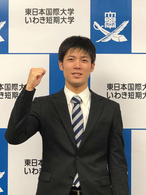日本ハムから指名されて笑顔を見せる東日本国際大・片岡