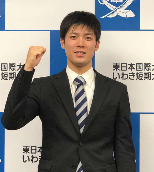 日本ハムから指名されて笑顔を見せる東日本国際大・片岡