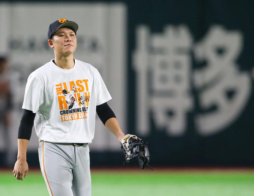 前日練習を行う巨人坂本勇（撮影・垰建太）
