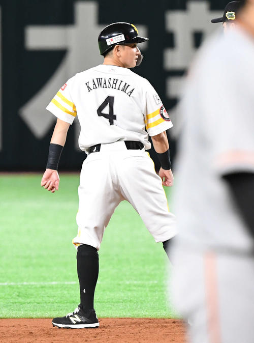 ソフトバンク対巨人　7回裏ソフトバンク1死一、三塁、二塁盗塁を決めた川島（撮影・山崎安昭）