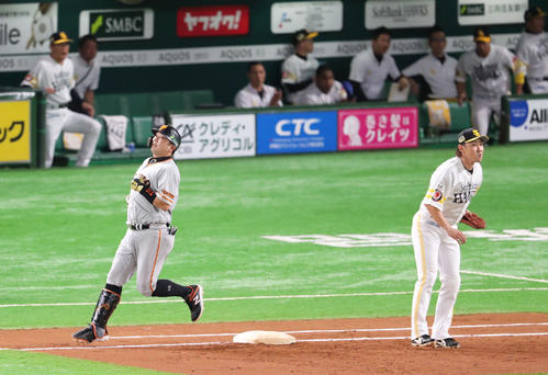 ソフトバンク対巨人　7回表巨人一、三塁、阿部は三ゴロに終わる（撮影・梅根麻紀）