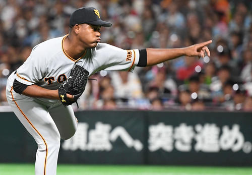 ソフトバンク対巨人　力投する巨人先発のメルセデス（撮影・山崎安昭）