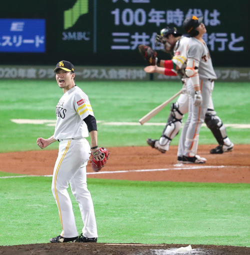 ソフトバンク対巨人　7回表巨人2死二、三塁、重信を見逃し三振に仕留め、マウンドでほえる千賀（撮影・梅根麻紀）